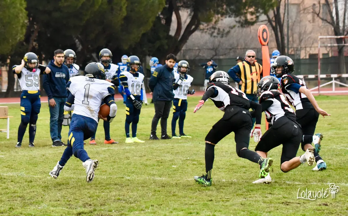 Partido de fútbol americano de la categoría junior de los Wildcats